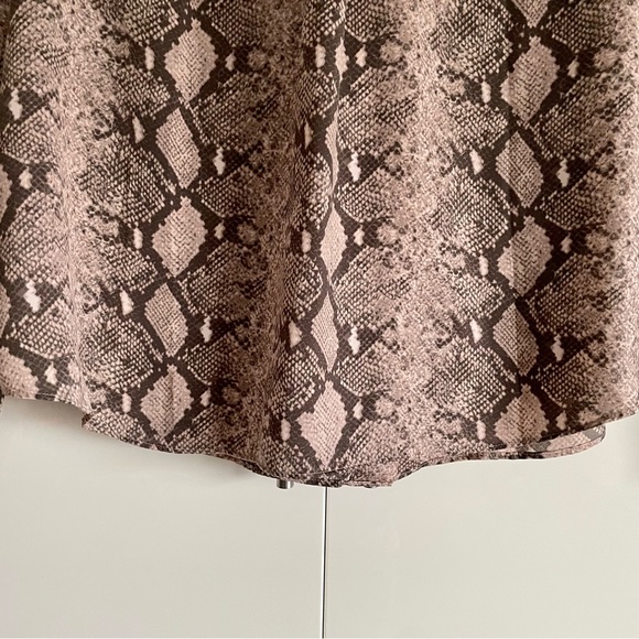 Stella & Dot Lady Boss Snakeskin Button Front Tie Neck Blouse Size L EUC - Picture 13 of 13
